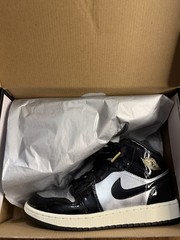 Jordan Air Jordan 1 Mid SE GS Black Metallic Gold Unisex Kids Sneaker 6.5Y