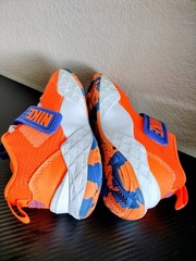 Nike team hustle Unisex Kids Athletic Sneakers Orange/Blue/White Hook & L