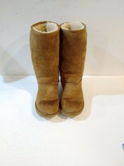Ugg Australia Classic Tall Boots ~ S/N 5229 ~ Child Size 4
