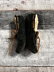 Uggs Kids Dakota black moccassin Size 1