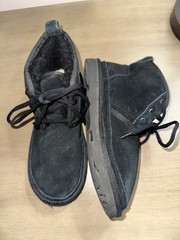 UGG Kid’s Neumel Chukka shearling ankle boots US 3 EU 35 Black suede leather EUC