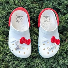 Crocs Hello Kitty Red Classic Clogs With Charms Big Kids Unisex Size J3 Red