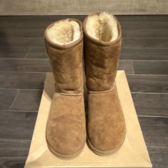 UGG Australia Kid’s Classic Chestnut Shearling Lined Suede Boots Size 6