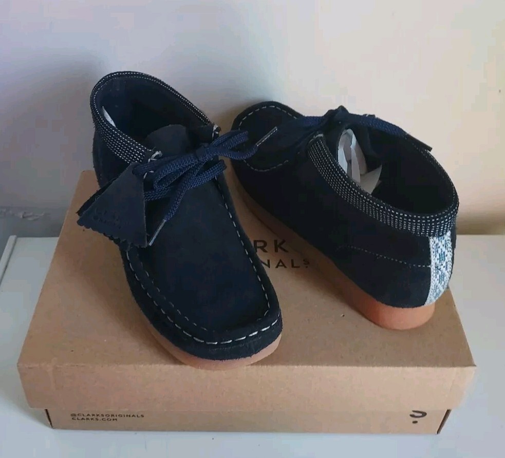 Clarks Kids Wallabee Boot Older Navy Combination Size 4 (Read Description)