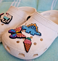 Crocs Child Size 9 White With Various Jibbitz Shoe Charms
