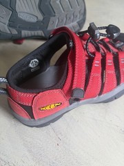 Keen Newport H2 Waterproof Outdoor Hiking Casual Sandals Size 2 Red Youth – MINT
