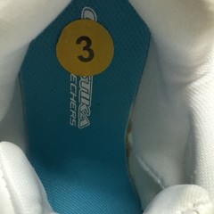 Sketchers Elastika Size 2.5 White School Shoes No Tie Non Marking Soles Sneakers