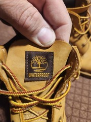 TIMBERLINE WATERPROOF WORKBOOTS. SIZE2.5 GENTLY USED