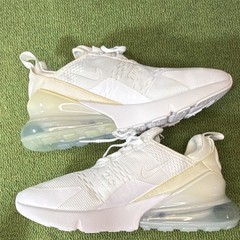 Nike Air Max 270 White Mesh Lace Up Cushioned Kids 7Y 943345-103 NOBOX