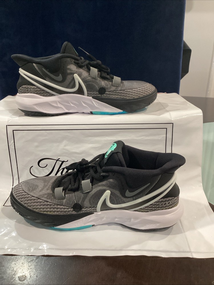 Nike Kyrie Flytrap Basketball Sneakers Black White Size 7Y Men 7 Women 8.5