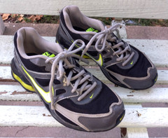 Youth Nike Reax Running/Cross Training Shoes Sizes 5Y Black/Gray/Green