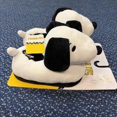 NWT Peanuts Snoopy Child’s Size (11-12) Plush Slippers w/ Cushioned Sole!