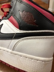 NIKE Air Jordan 1 Mid Big Kids‘ White/Black/Gym Red DQ8423-106 SIZE 6Y-7.5W UEC