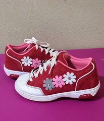 Heelys Roller Skate Shoes Big Kid Sz 4 /5 Pink Low Top Lace Up Pop-Out Wheels