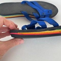 SEE CONDITION & MEASUREMENTS Vintage 70s Rainbow Stripe Beach Flip Flops Kids