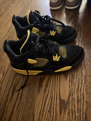 ￼ Nike Air Jordan 4 Retro „Thunder“ sneakers Size 7y