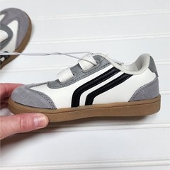 NWT Cat & Jack Dakota Retro Hook & Loop Closure Court Sneakers Size 10 White