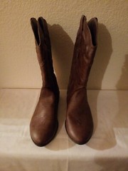 Unisex Cat & Jack Brown Cowboy Boots With Stitching, Zips On Inside, Size 4 👢