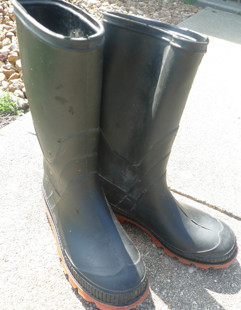Size 4 Youth Small Womens Rubber Vinyl Boots Made in Canada Black