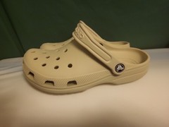 🔥CREAM Crocs Size J 4