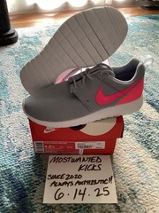 DS 2015 Nike Roshe One Grey Hyper Pink GS Sz 4.5Y