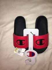 Champion Super Slide Solid Size: 4Y/ Color: Red. (280)