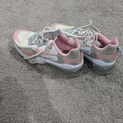 NIKE Air Max 270 React Pink White and Grey Kids Size 6