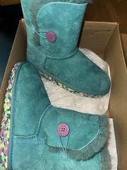 NEW UGG Kids Bailey Button Sheepskin Boots Kids Shoes Size US 4 / EU 34