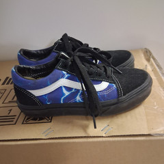 VANS Old Skool Unisex Kids Low Top Lace-Up Sneaker Black/Blue Lightning 1