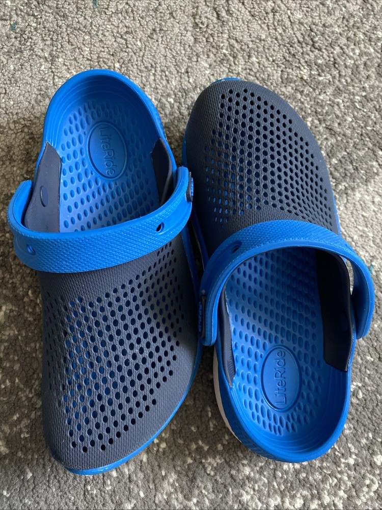 Crocs Kid’s Unisex Blue & Black Literide Clogs Size 2 Youth Shoes