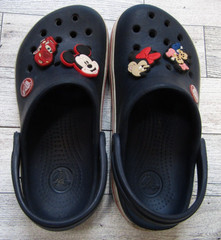 Crocs Classic Lined Clogs with Mickey Minnie Charms Kids Size 10/11 Blue