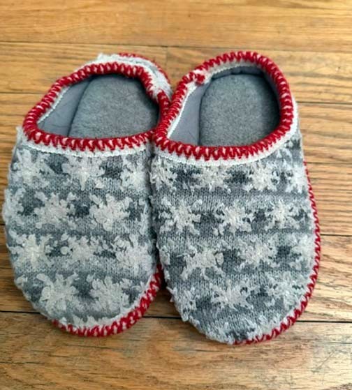 Dearfoams Kids Snowflake Winter Slippers Gray Cozy House Shoes Size 11/12