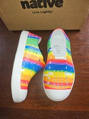 Native Jefferson Sugarlite Shell White/Rainbow Multi Stripe slip-on shoes Sz C7