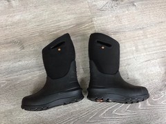 BOGS Youth Kids Size 12 Neo Classic Solid Black Rain Snow Boots Winter Boot