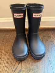 Hunter Kids First Classic Rain Boots in black Size 9 Us