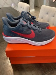 NEW IN BOX” Nike STAR RUNNER Size 5 Y Red White and Blue Athletic Shoes