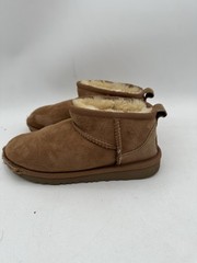 UGG Classic Mini II Youth Chestnut Sheepskin Boots Size 1 Winter Cozy 1130750K