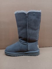 Ugg K Bailey Button Triplet, Grey, Sz 4