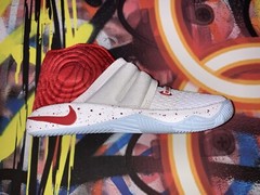 NIke Kyrie 2 Toddler’s White/Red Speckled Size 9c 827281-166 Bin 10&12