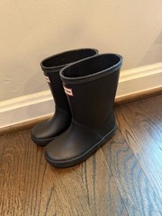 Hunter Kids First Classic Rain Boots in black Size 9 Us