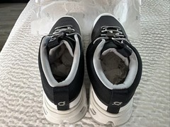 On Cloud Cloudhero Mid Waterproof Shoes Size 3.5 Youth