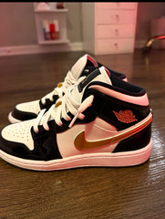 Jordan Air Jordan 1 Mid Kids 3.5 Black/White/Gold Leather Mid-Top NIB