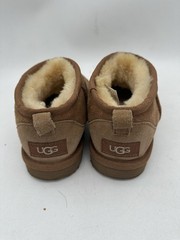 UGG Classic Mini II Youth Chestnut Sheepskin Boots Size 1 Winter Cozy 1130750K