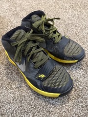 Sneaker Nike Kd Trey 5 Iii Black And Yellow Youth US Size 5.5