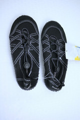 NEW everest Black and White Water Shoes with Breathable Mesh Youth’s Size 1