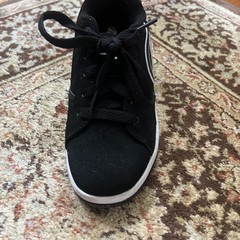 Heelys Youth Size 2 Black & White Wheeled Skate Sneakers Shoes Style# 770362