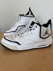 JORDAN Jordan Courtside 23 „Black & White“ Size 6Y (Women’s 7.5)