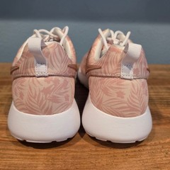 Nike Kids Roshe One Print Sneakers Arctic Orange Palm Leaf 677784-200 Size 7Y