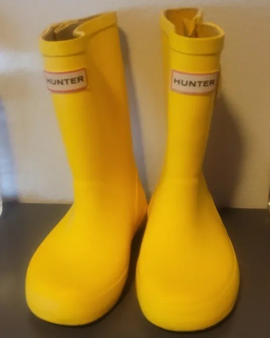 HUNTER KIDS ORIGINAL YELLOW WATERPROOF RUBBER RAIN BOOTS BOYS GIRLS KIDS 9/10