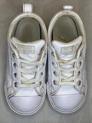 White Leather Low Top Converse Childs Kids 10 Small Summer Beach Clean Girl